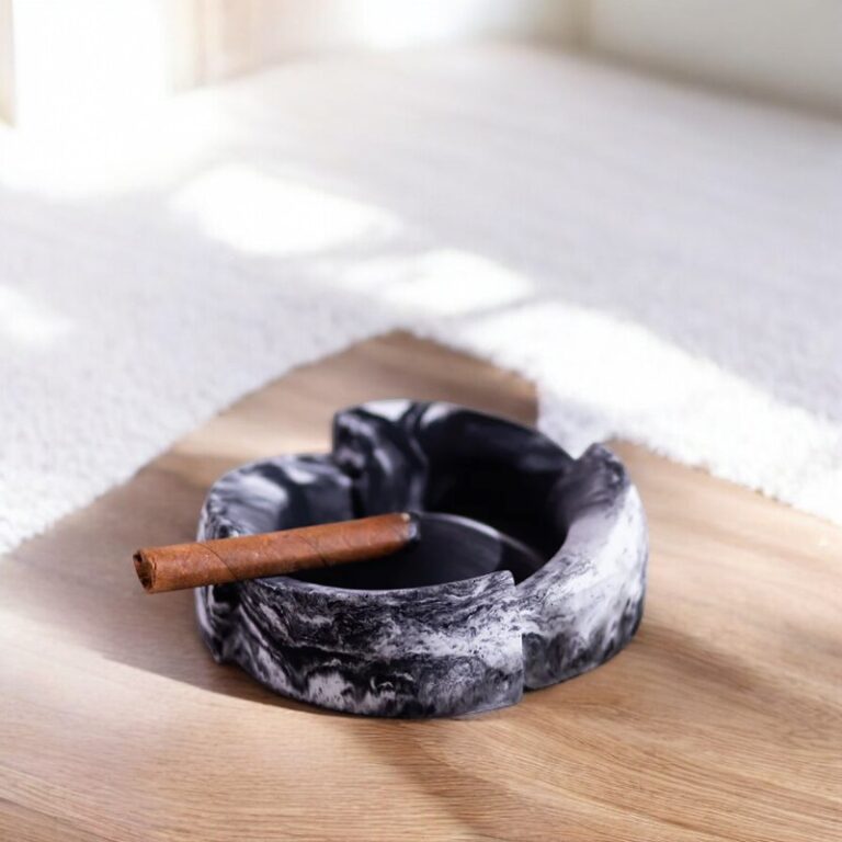 Chic Circular Design Minimalist Ashtray