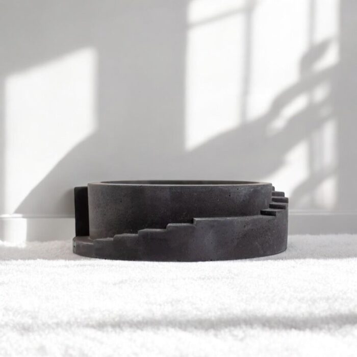 Unqiue Spiro Black Concrete Tray