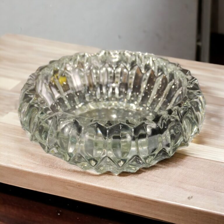 Crystal Clear Glass Ashtray for Cigarette